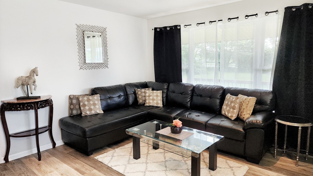 Photo of Livingroom in Fonthill