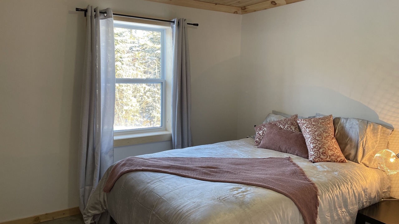 Photo of Bedroom in Saint-Hermenegilde