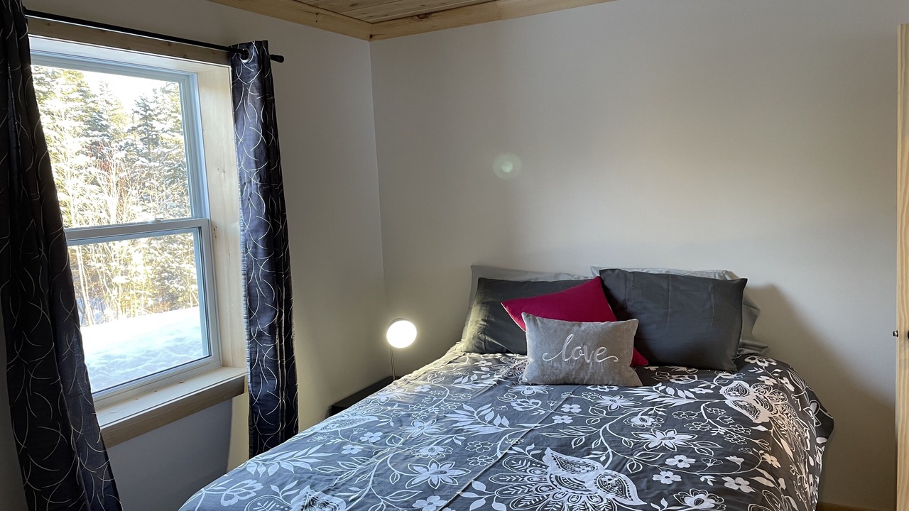 Photo of Bedroom in Saint-Hermenegilde