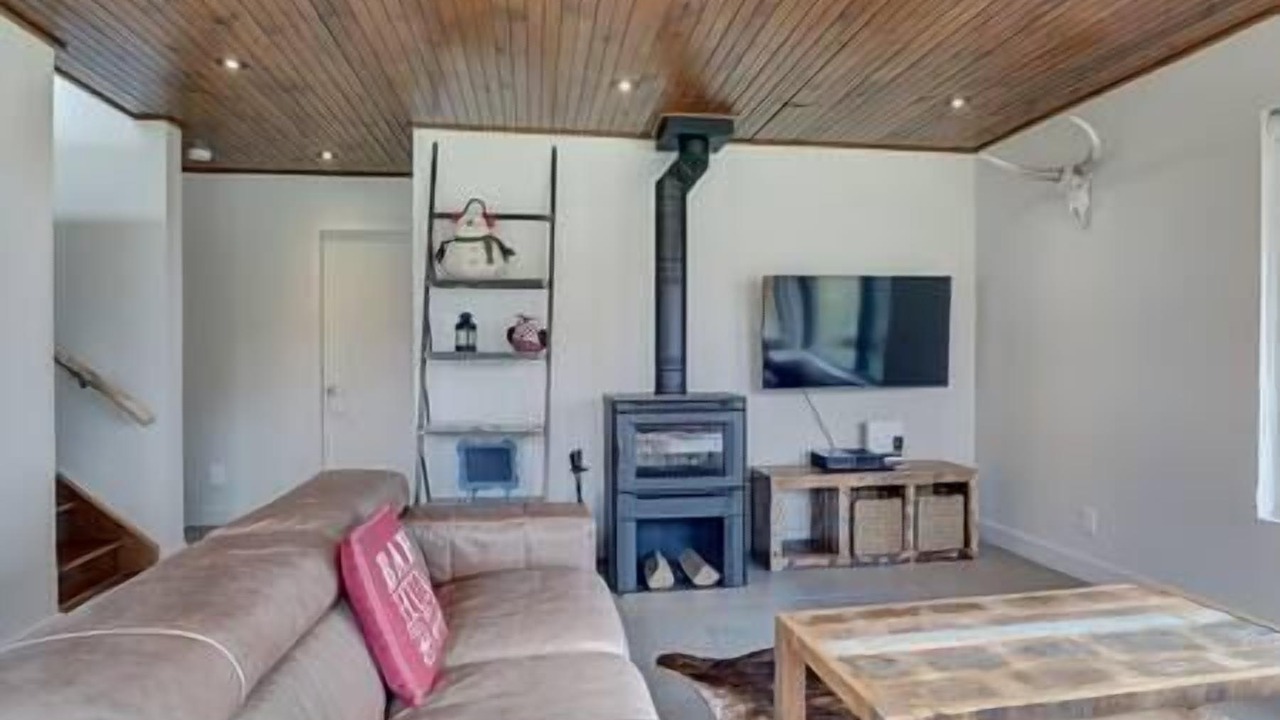 Photo of Livingroom in Owl's Head Ski Resort
