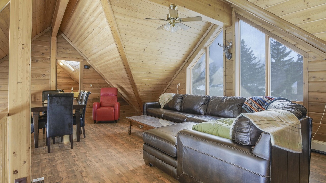 Photo of Livingroom in Central Alberta