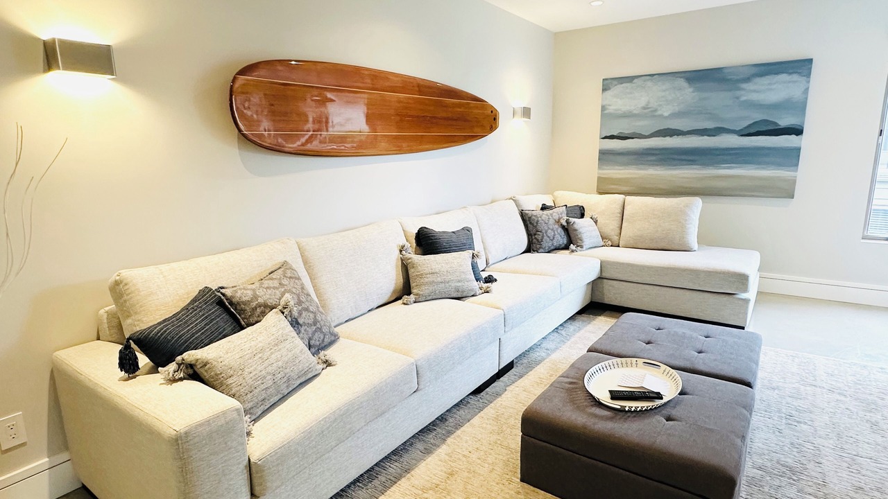 Photo of Livingroom in Saanich East