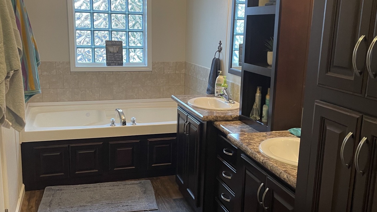 Photo of Bathroom in Parkland Beach