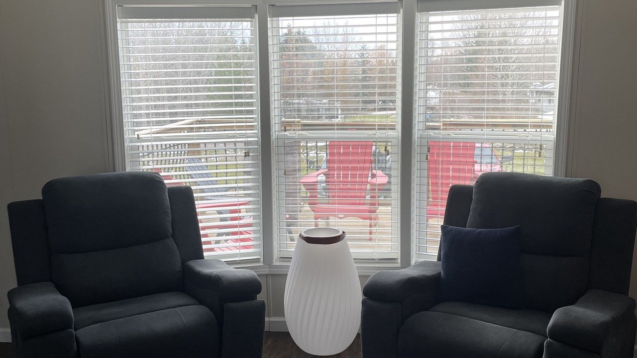 Photo of Livingroom in Parkland Beach