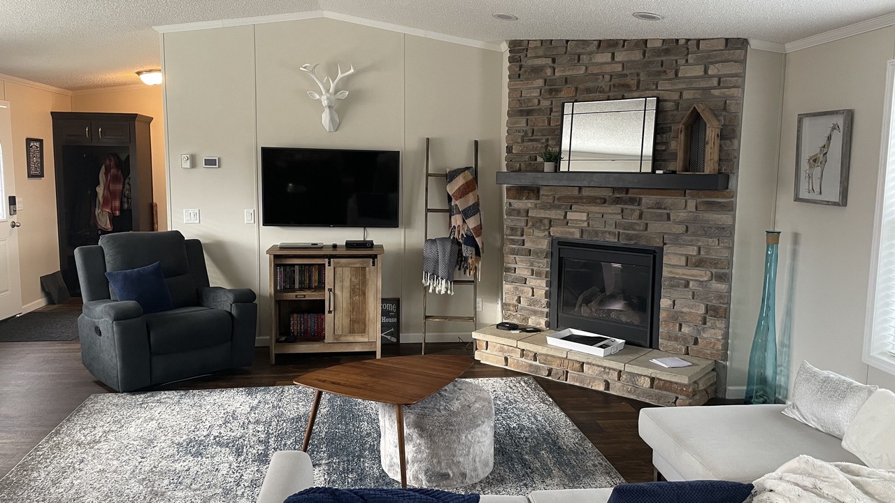 Photo of Livingroom in Parkland Beach