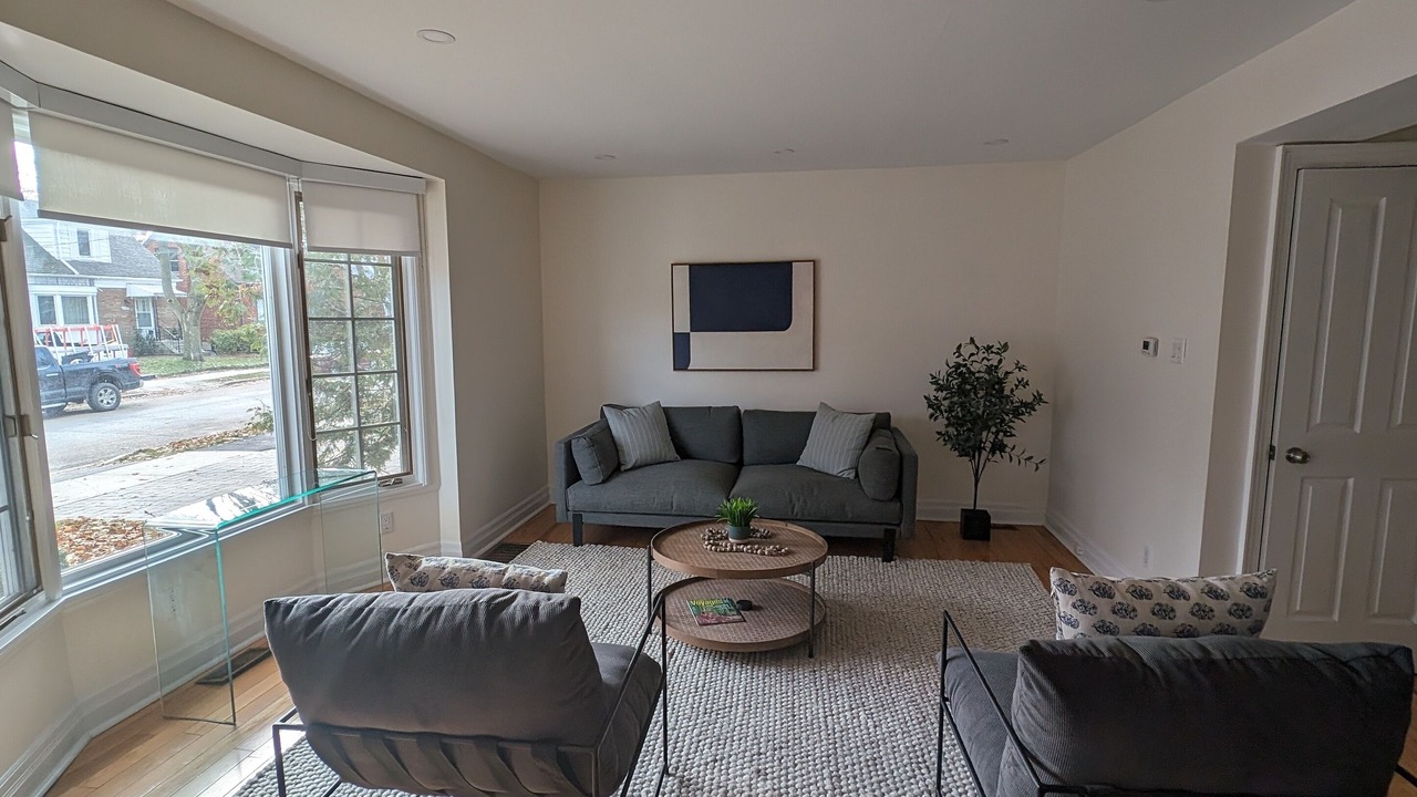 Photo of Livingroom in East York