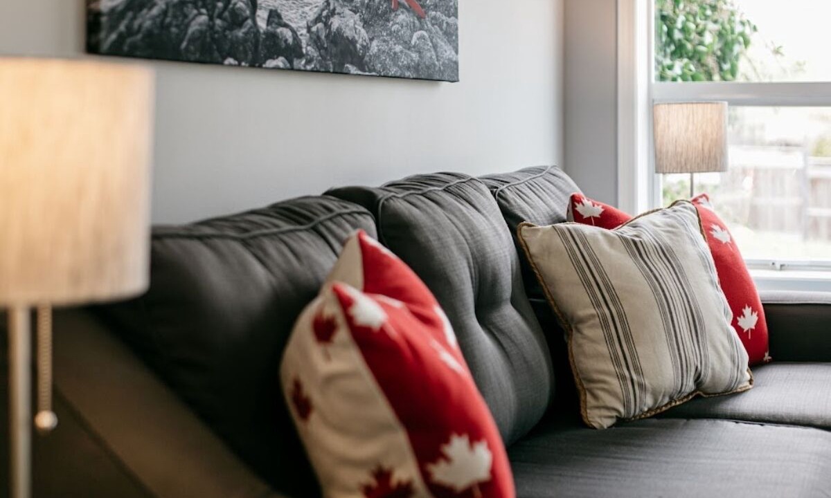 Photo of Livingroom in Colwood