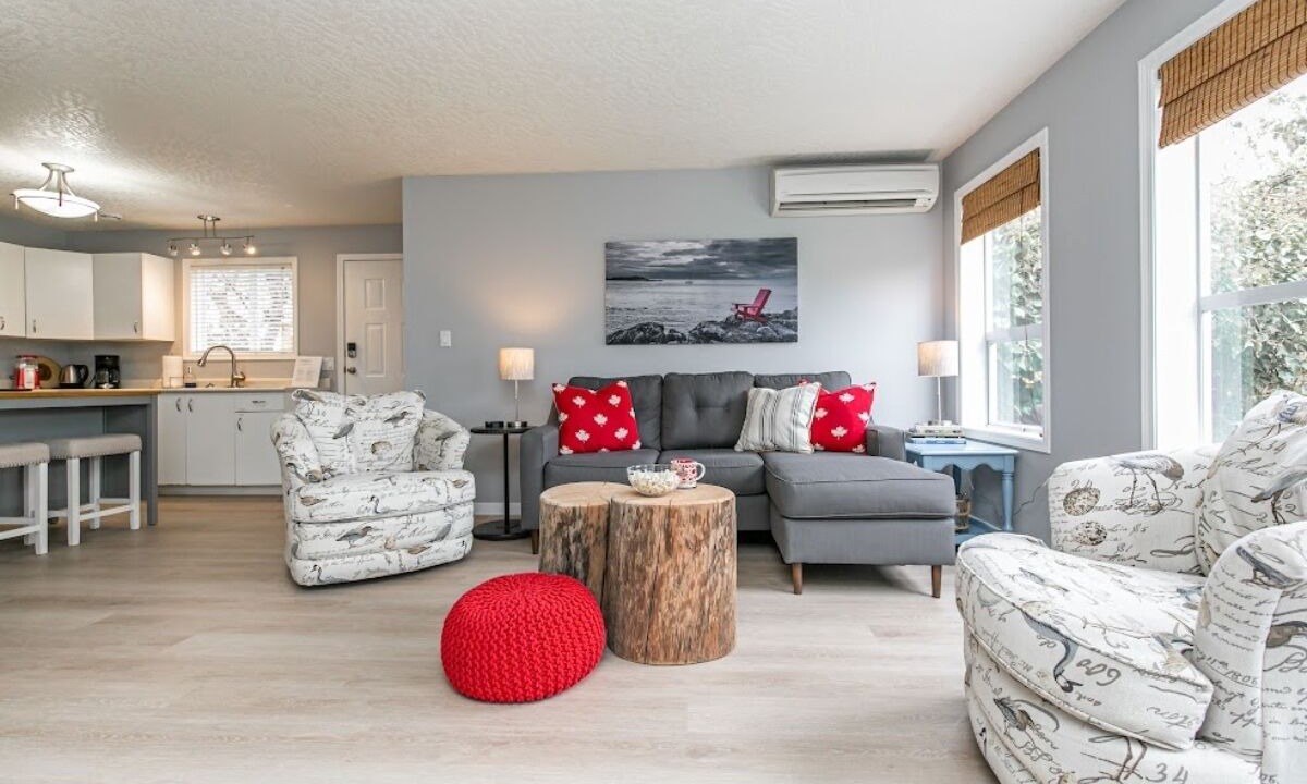 Photo of Livingroom in Colwood