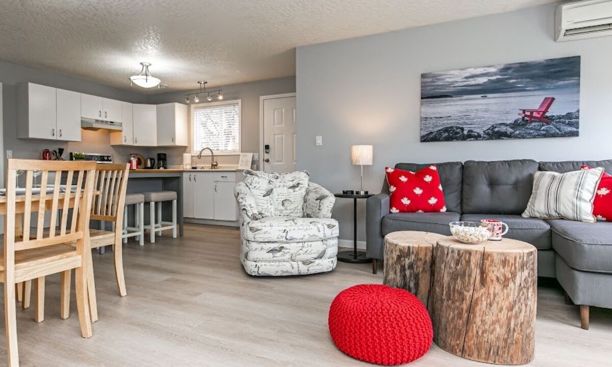 Photo of Livingroom in Colwood