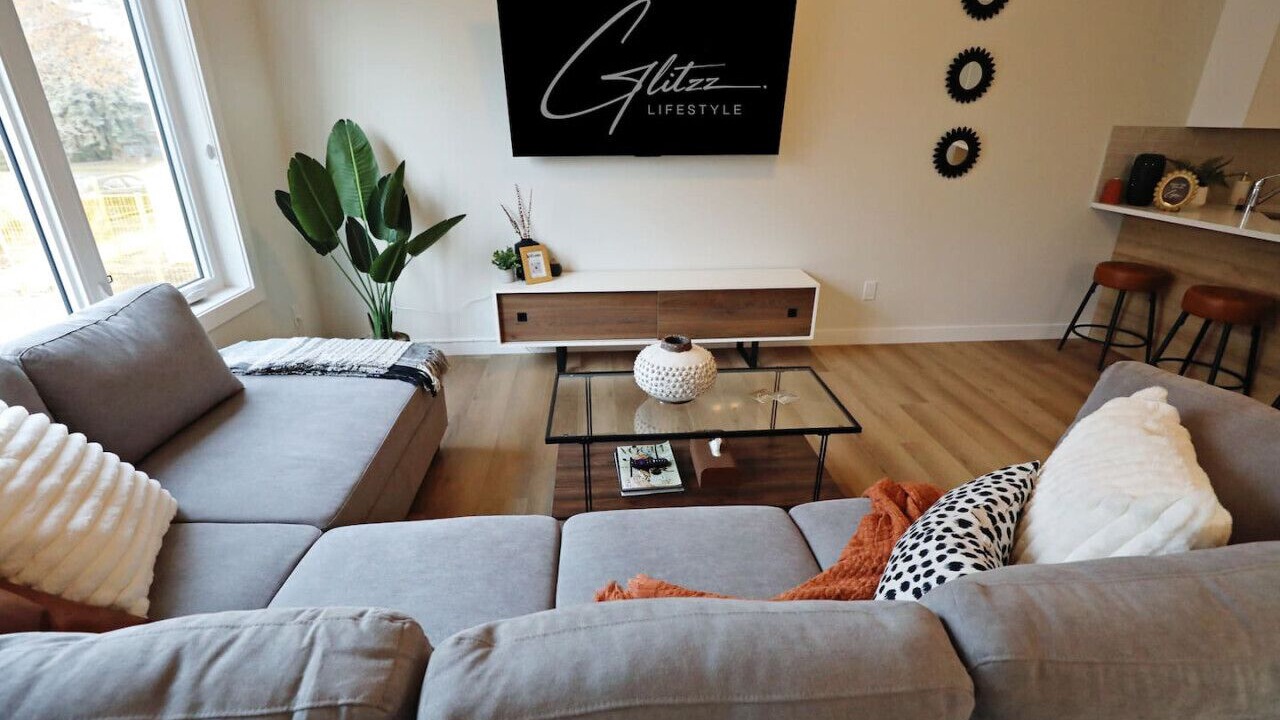 Photo of Livingroom in North Central Edmonton
