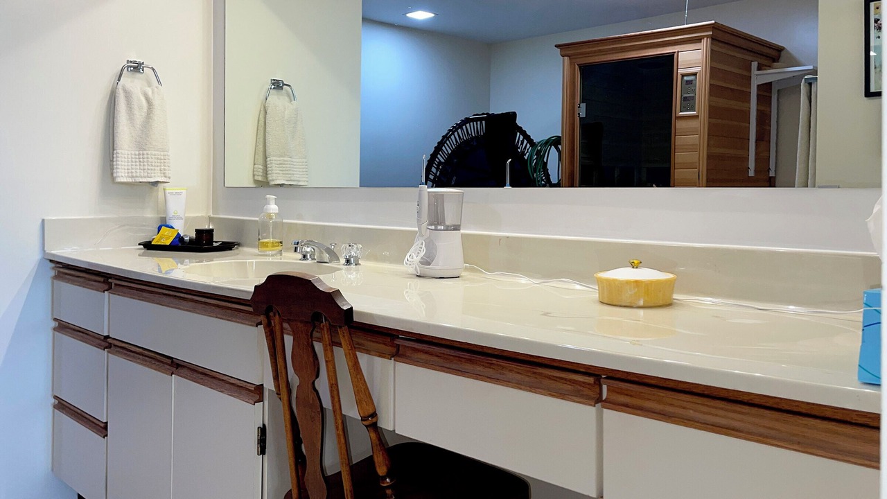 Photo of Bathroom in Booktown