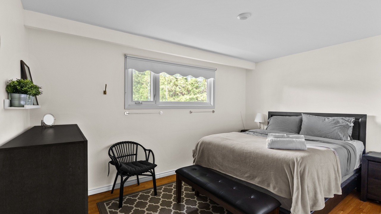 Photo of Bedroom in Clarkson-Lorne Park
