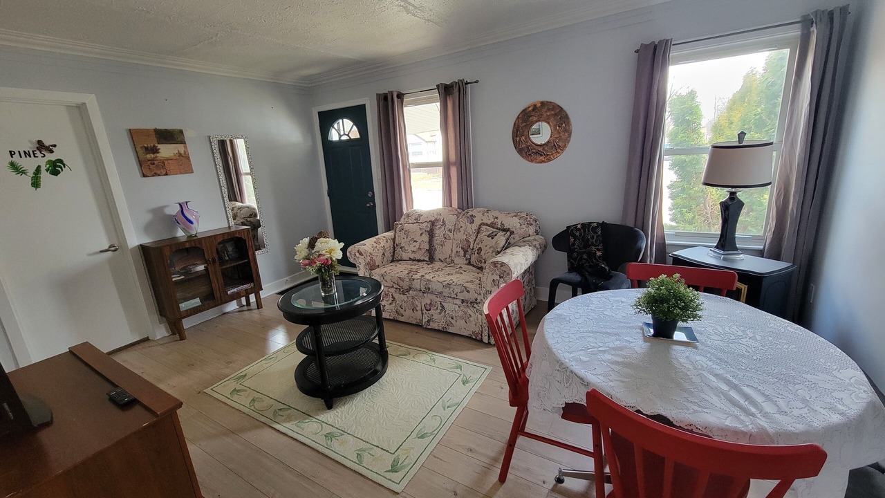 Photo of Livingroom in Welland