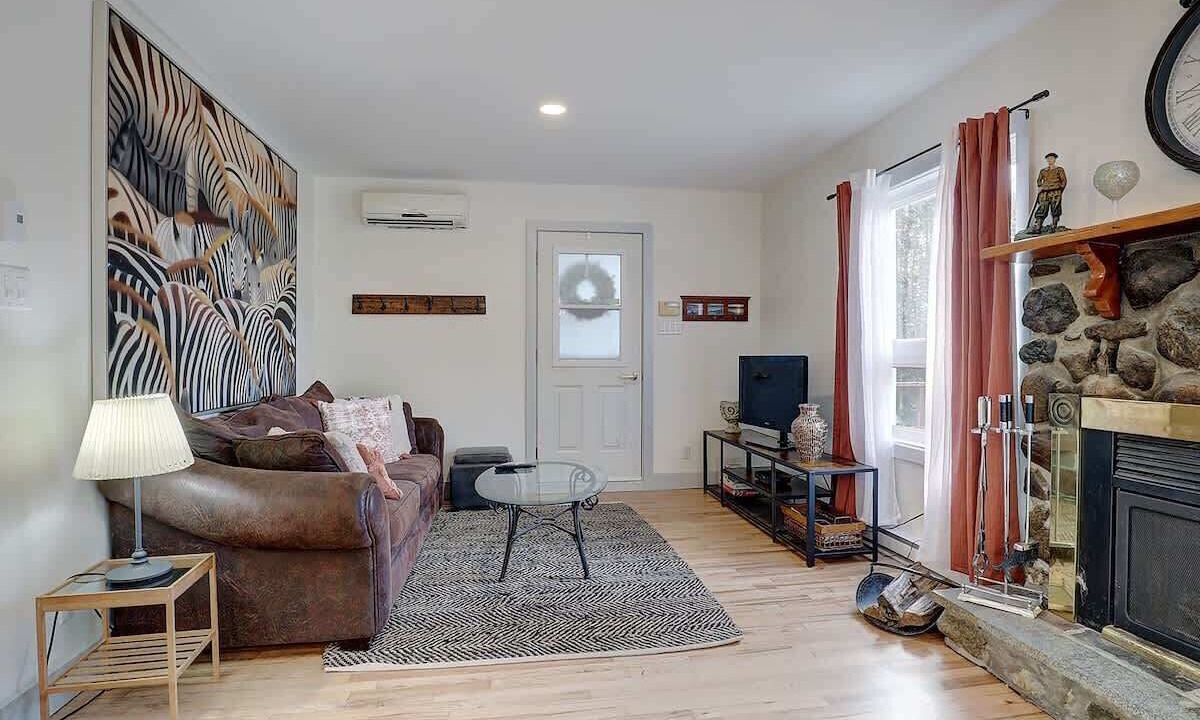 Photo of Livingroom in Stanstead Township