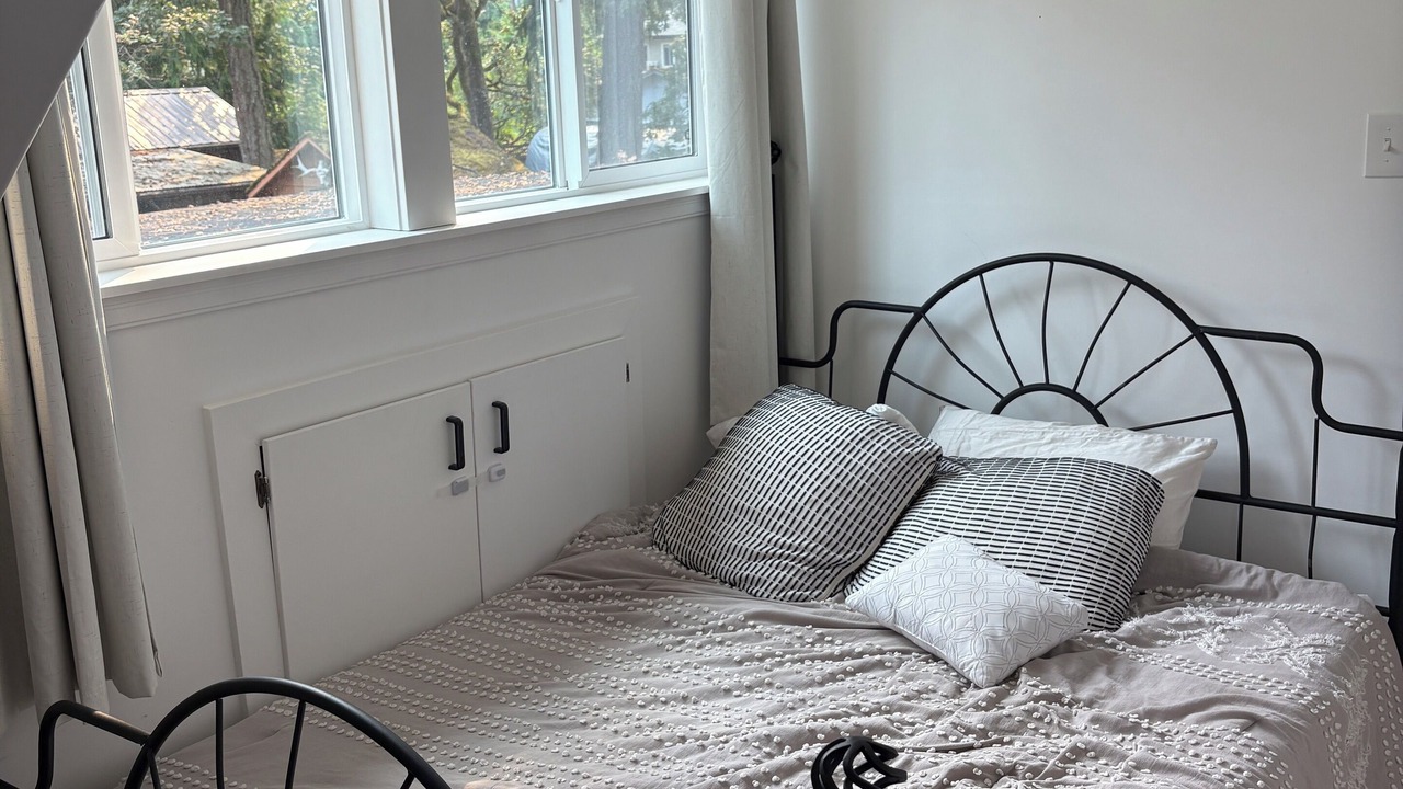 Photo of Bedroom in Saanich East