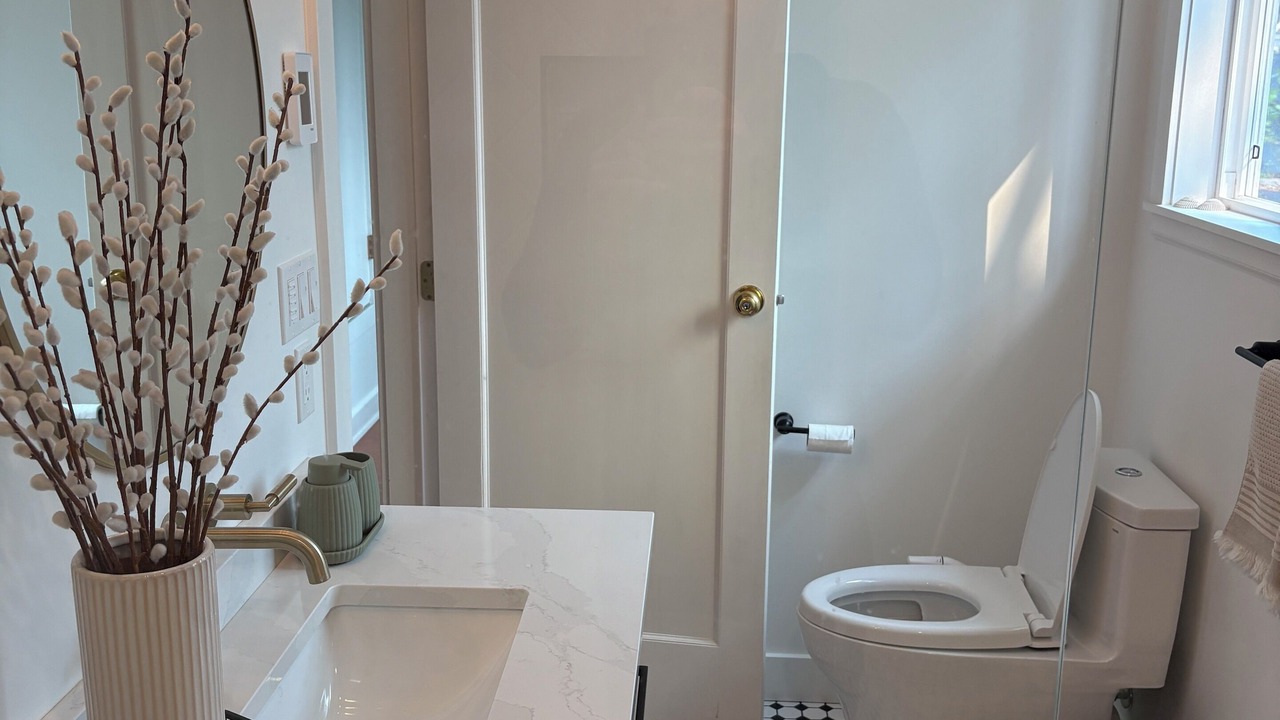 Photo of Bathroom in Saanich East
