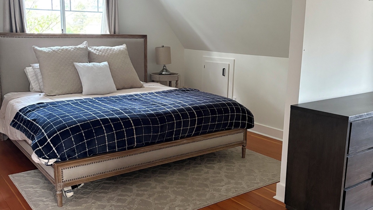 Photo of Bedroom in Saanich East