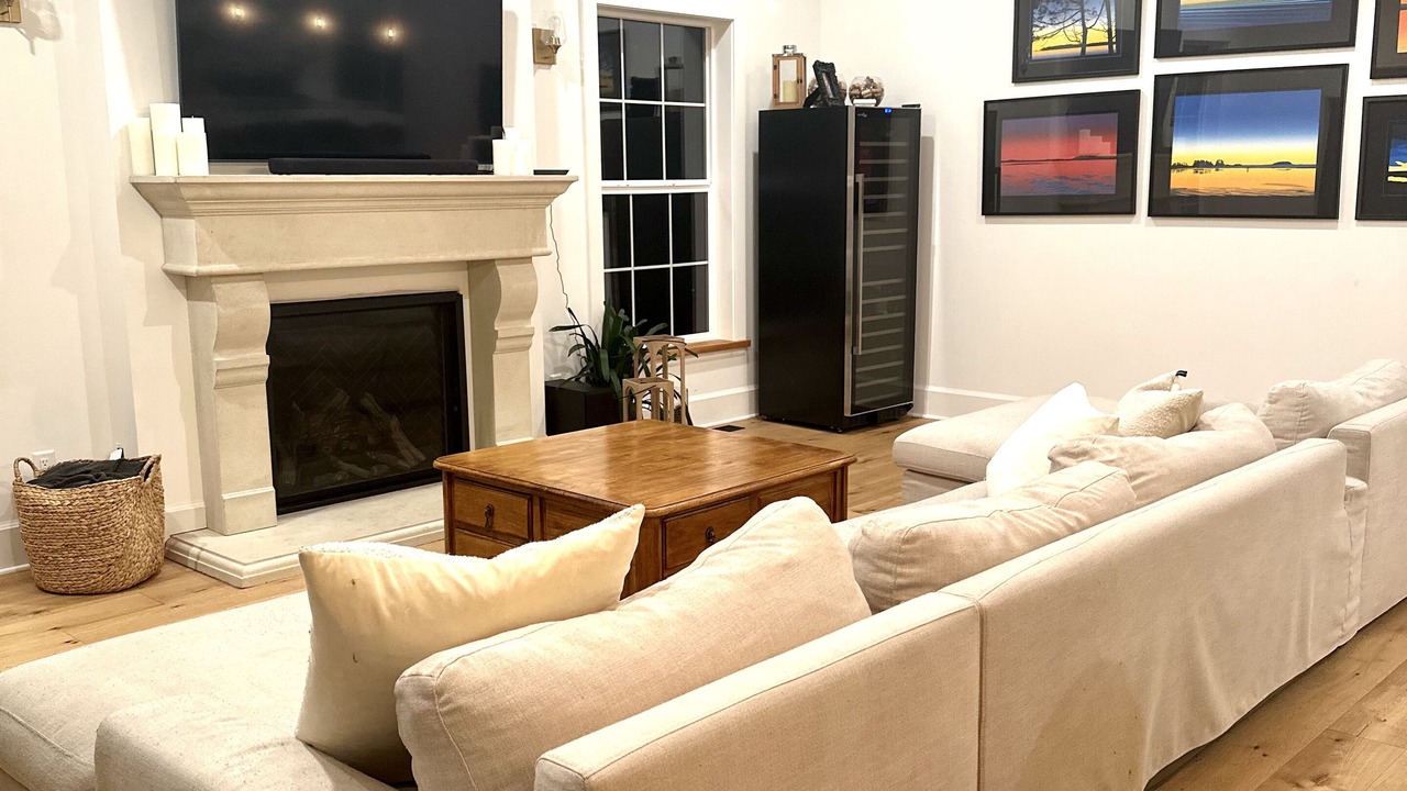 Photo of Livingroom in Saanich East
