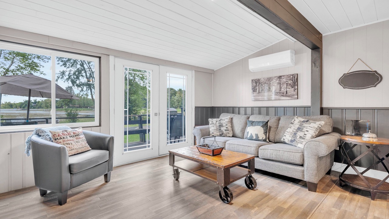 Photo of Livingroom in Centre Hastings