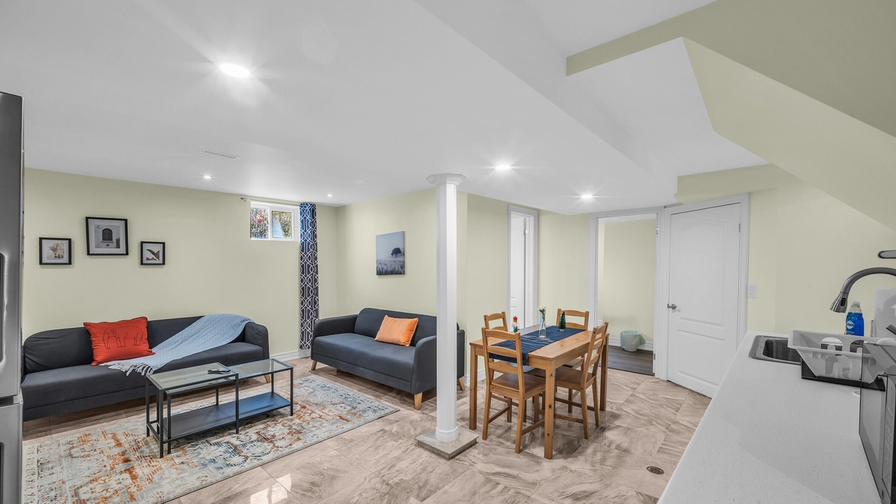 Photo of Livingroom in Newtonbrook