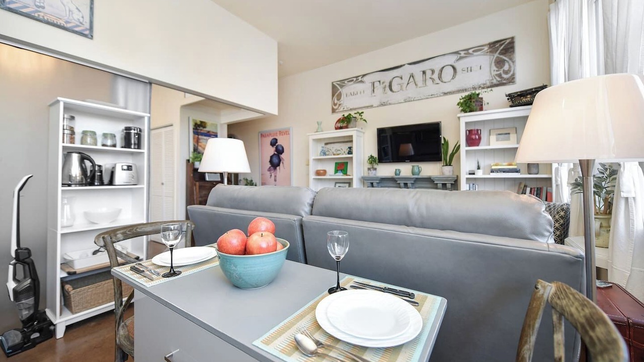 Photo of Livingroom in Downtown Victoria