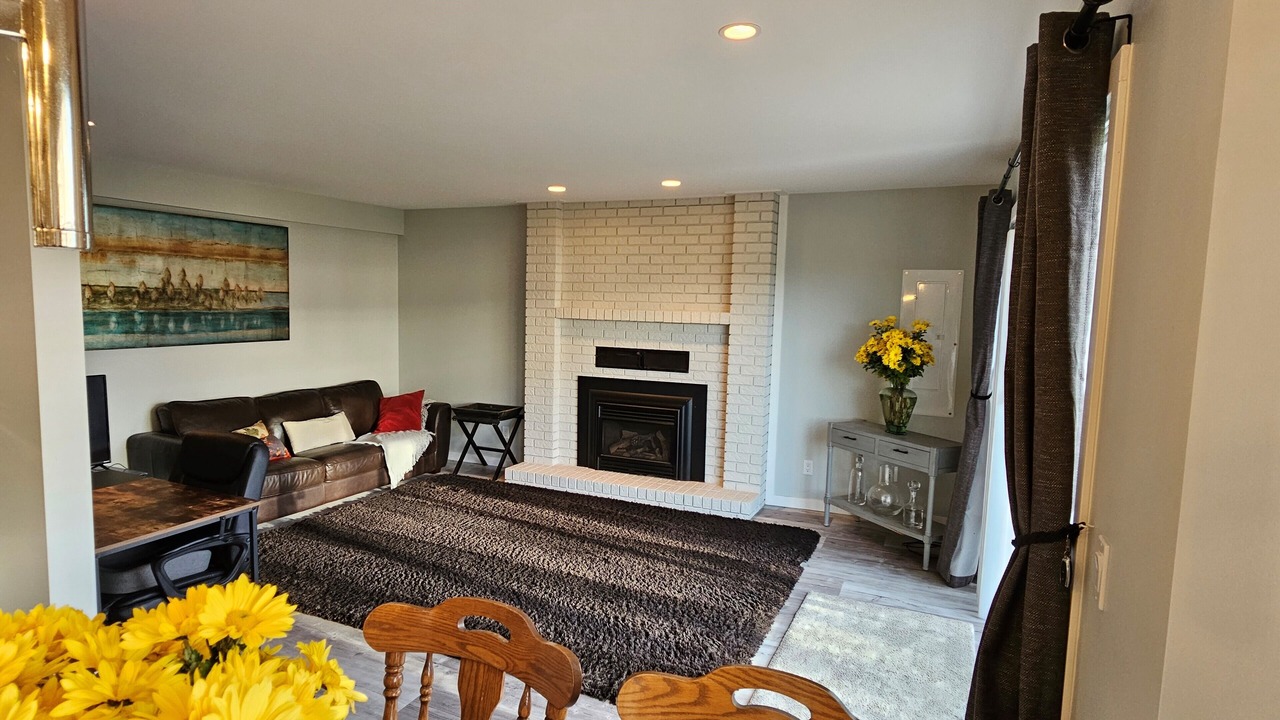 Photo of Livingroom in Metro Vancouver Regional District