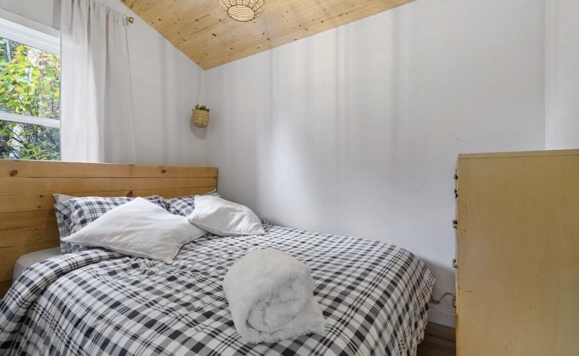Photo of Bedroom in Saint-Aime-du-Lac-des-Iles