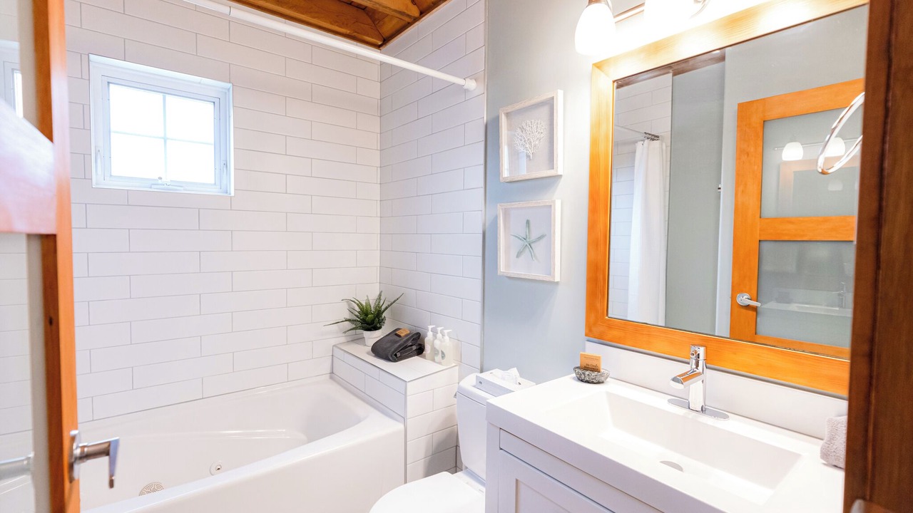 Photo of Bathroom in Ucluelet