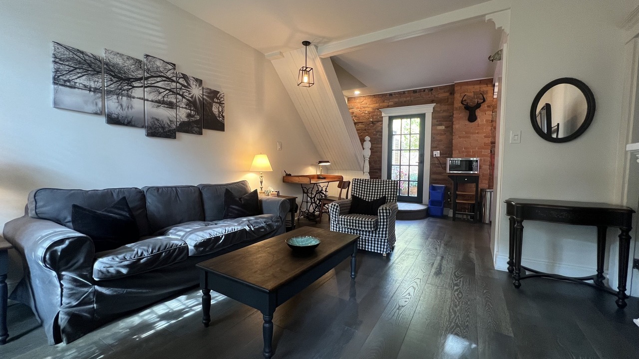 Photo of Livingroom in Hamilton