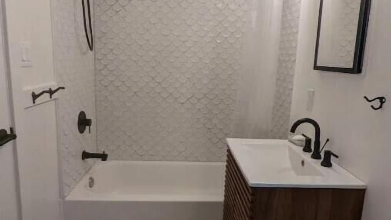 Photo of Bathroom in Mono