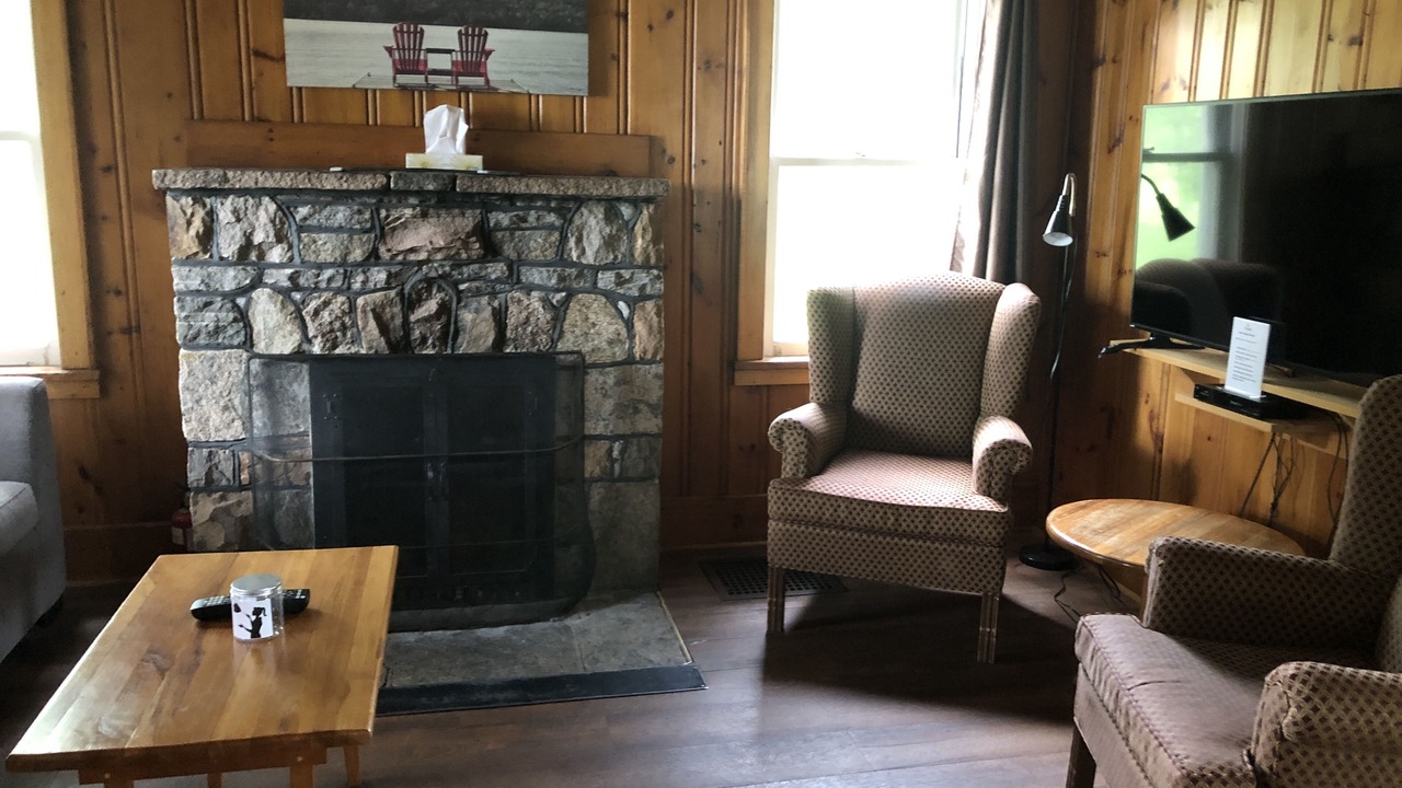 Photo of Livingroom in Lake of Bays