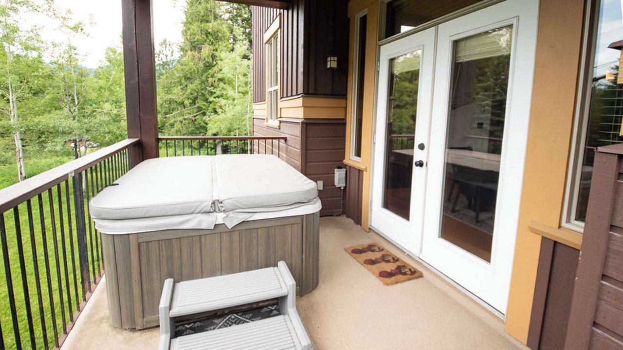 Photo of Patio Balcony in East Kootenay