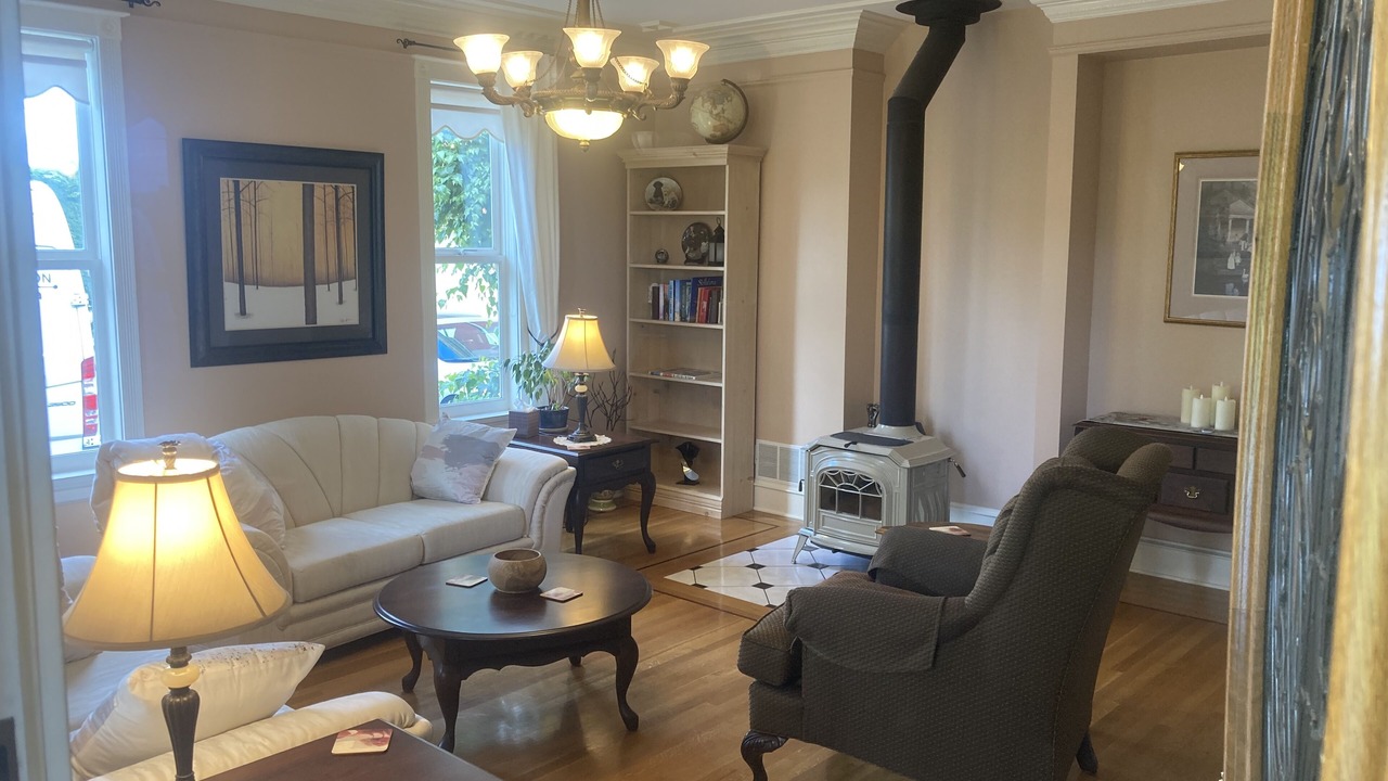 Photo of Livingroom in Central Saanich