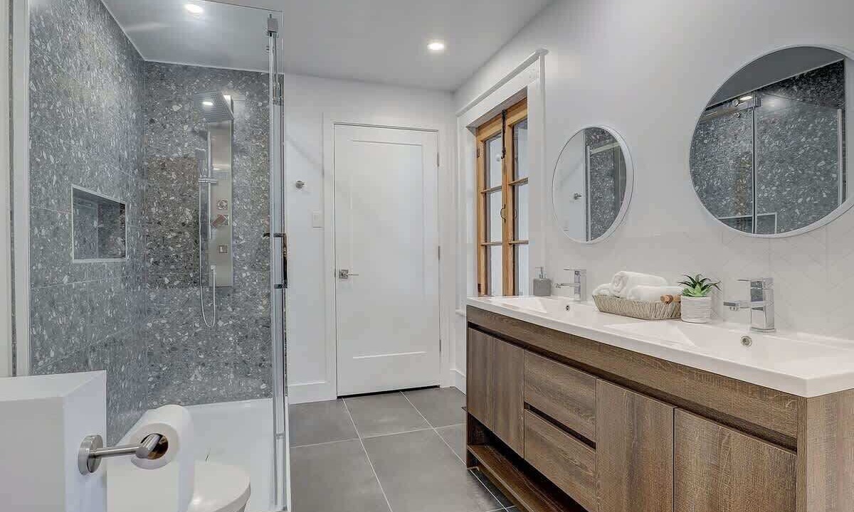 Photo of Bathroom in Saint-Leonard-d'Aston