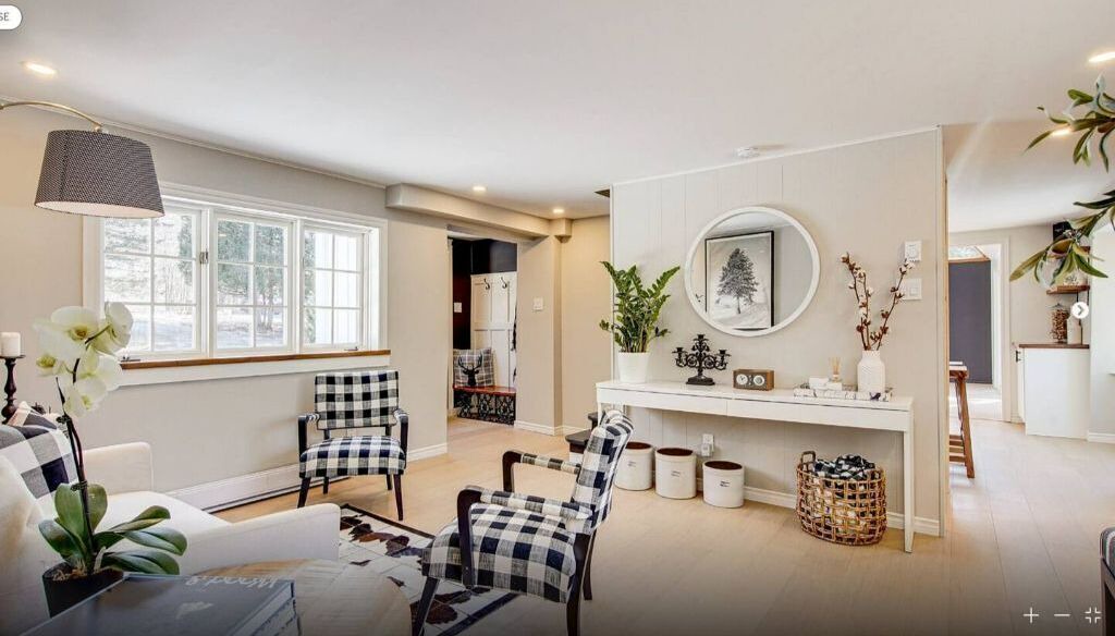 Photo of Livingroom in Bolton-Ouest