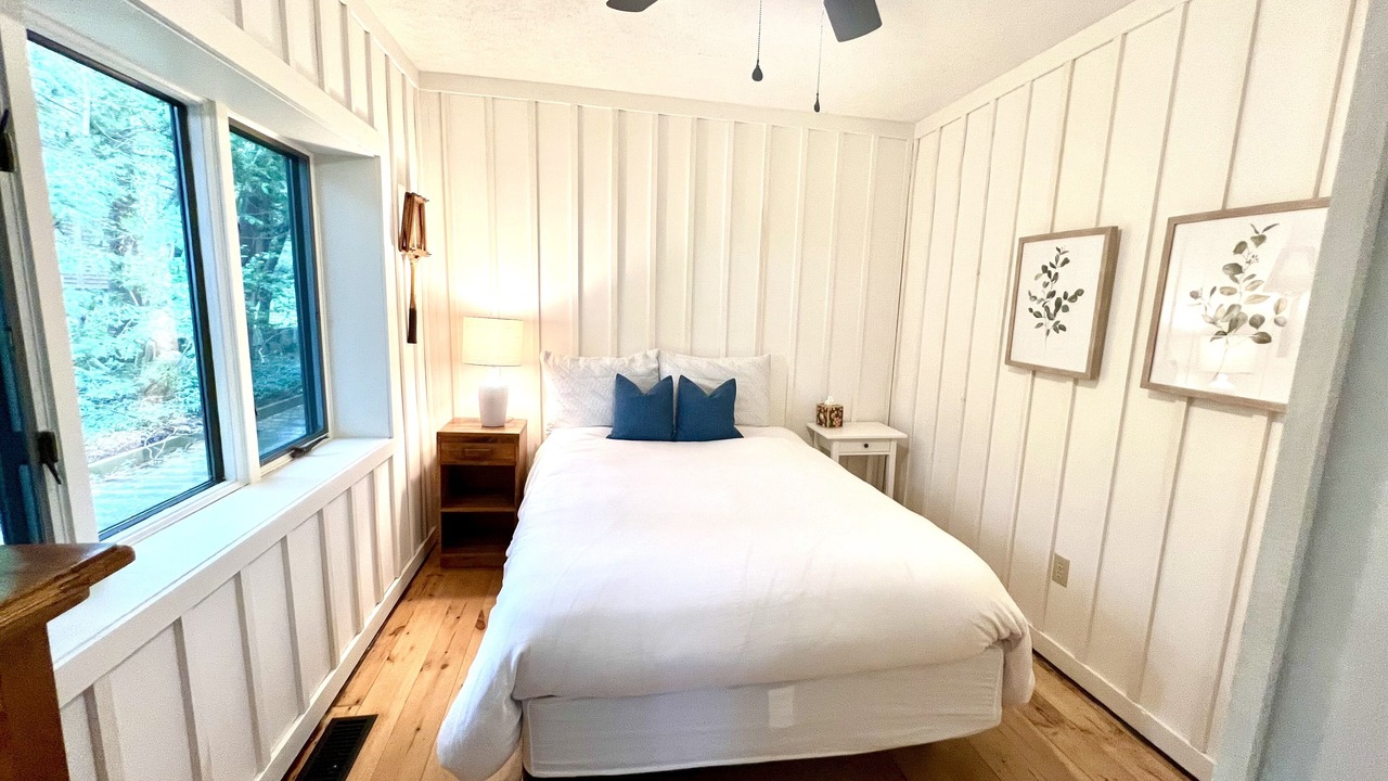 Photo of Bedroom in Grand Bend