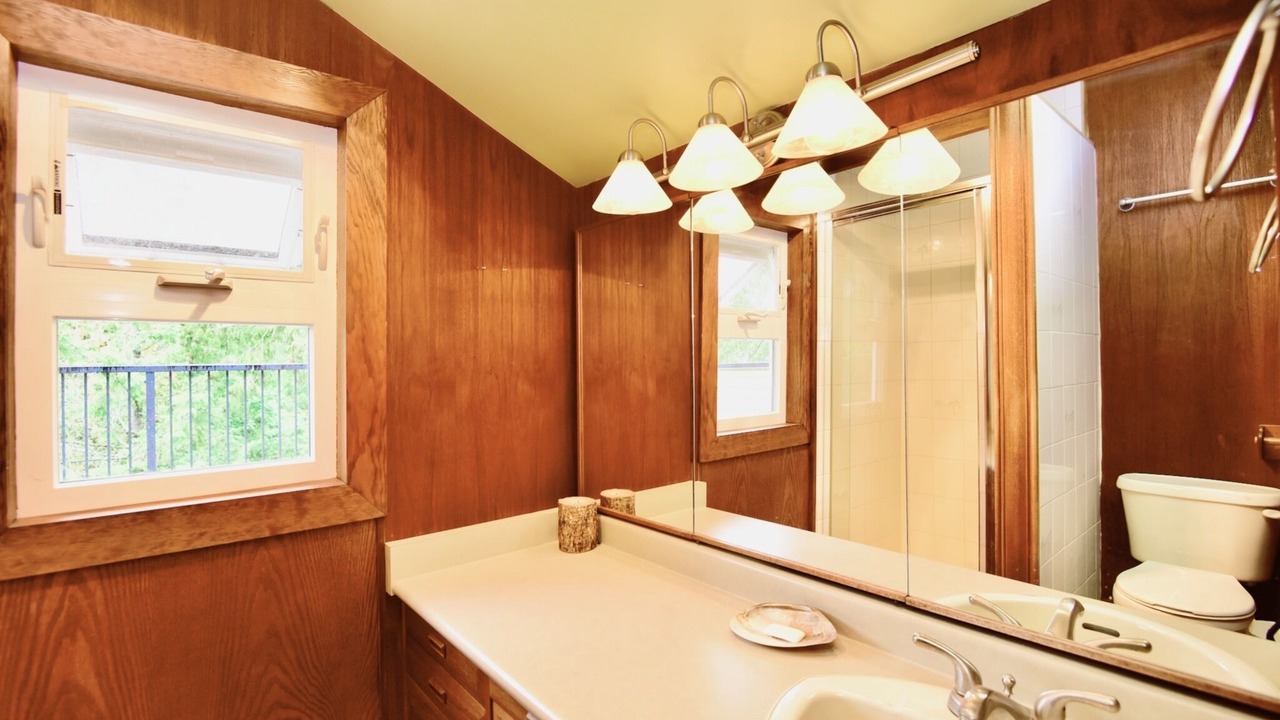 Photo of Bathroom in Maple Ridge