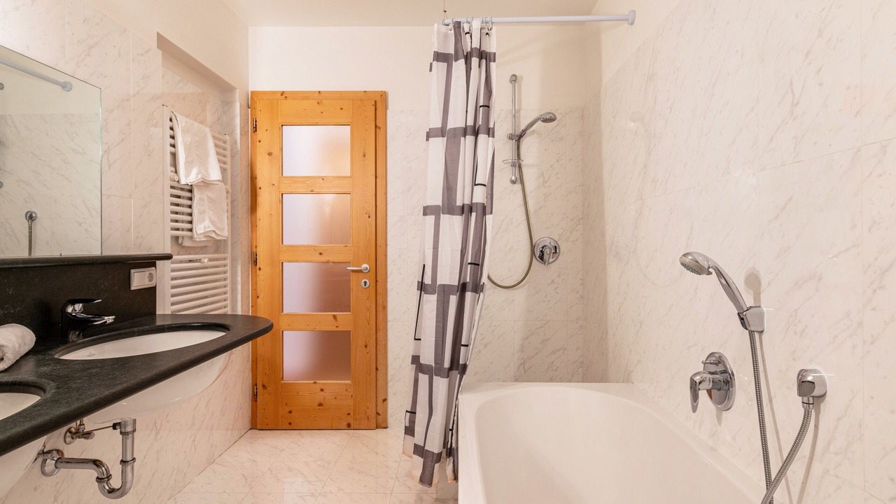 Photo of Bathroom in Laion