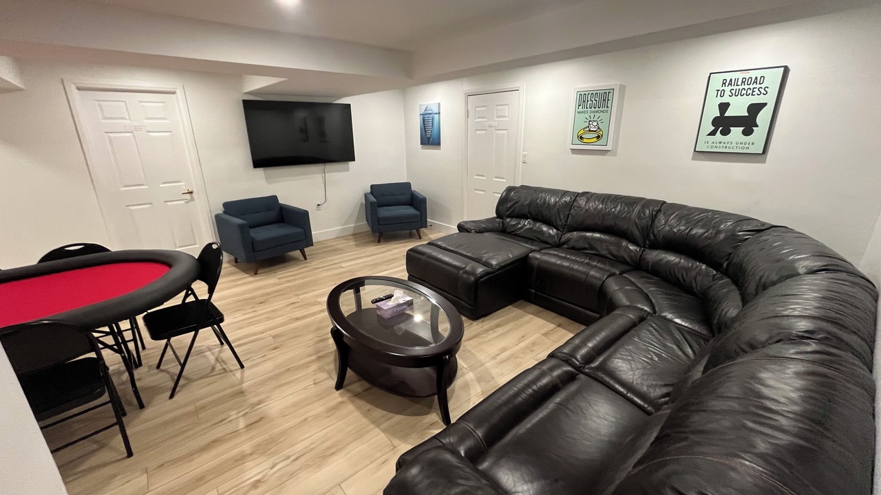 Photo of Livingroom in Thames Centre