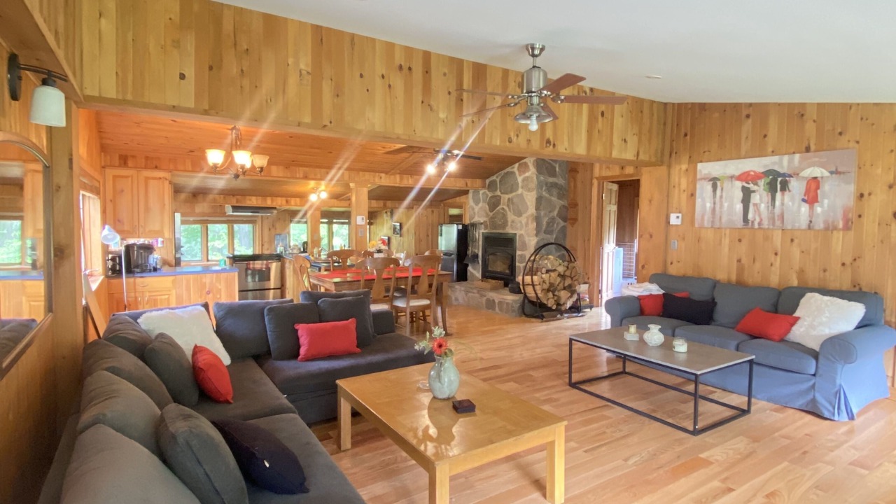 Photo of Livingroom in Montcalm