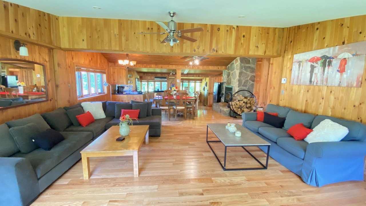 Photo of Livingroom in Montcalm