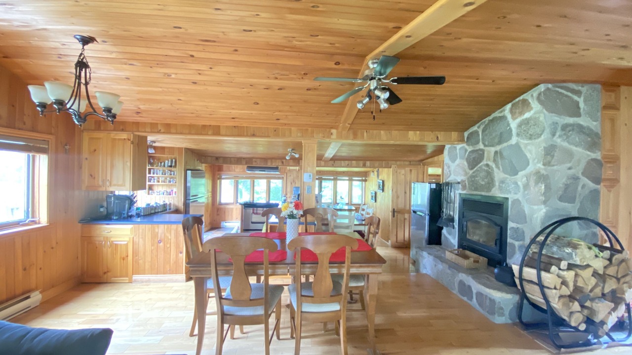 Photo of Livingroom in Montcalm
