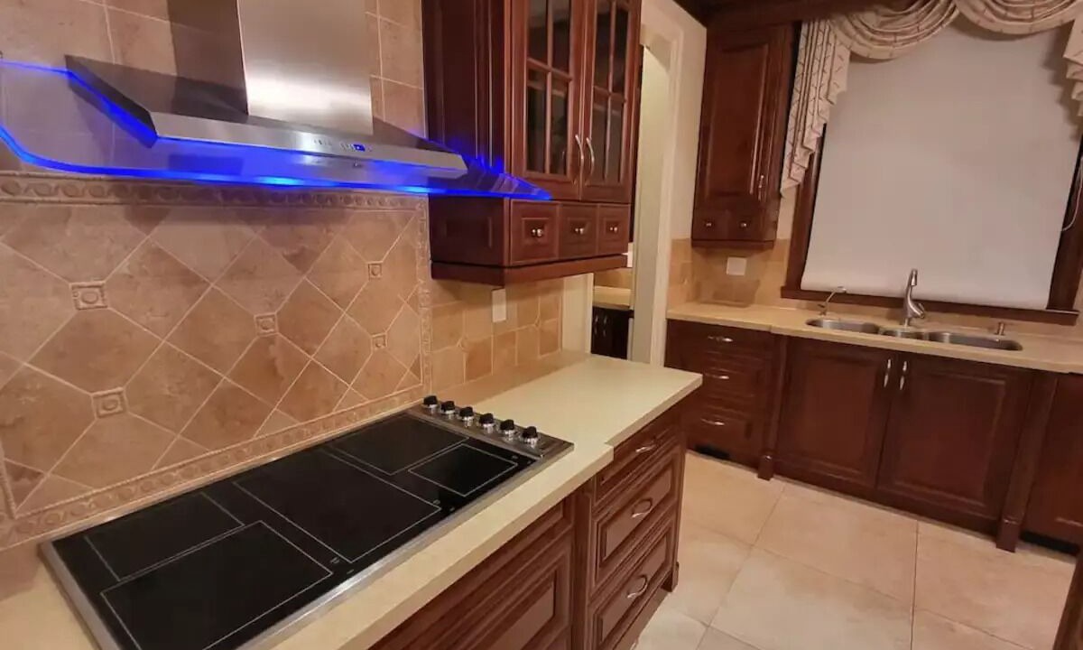Photo of Kitchen in West Vancouver