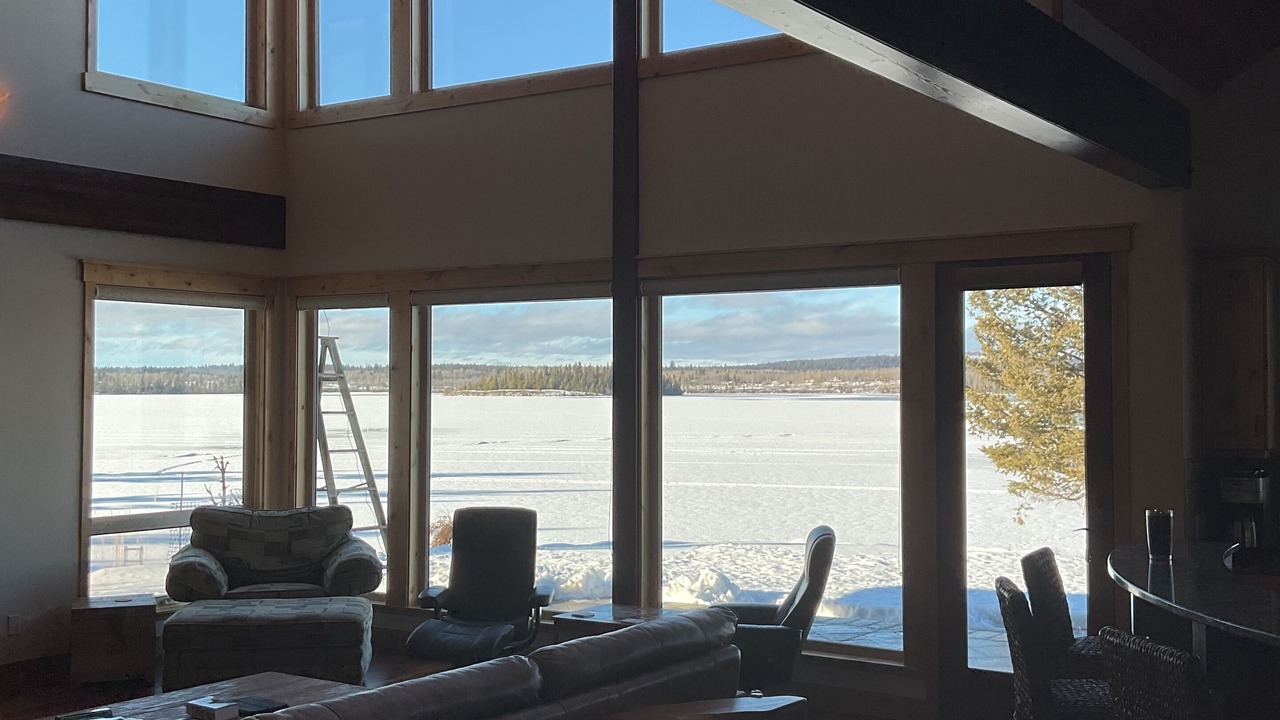 Photo of Livingroom in 70 Mile House