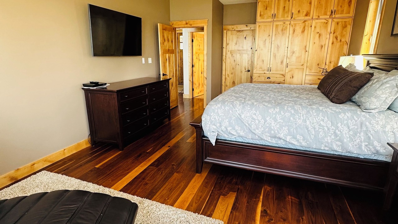 Photo of Bedroom in 70 Mile House