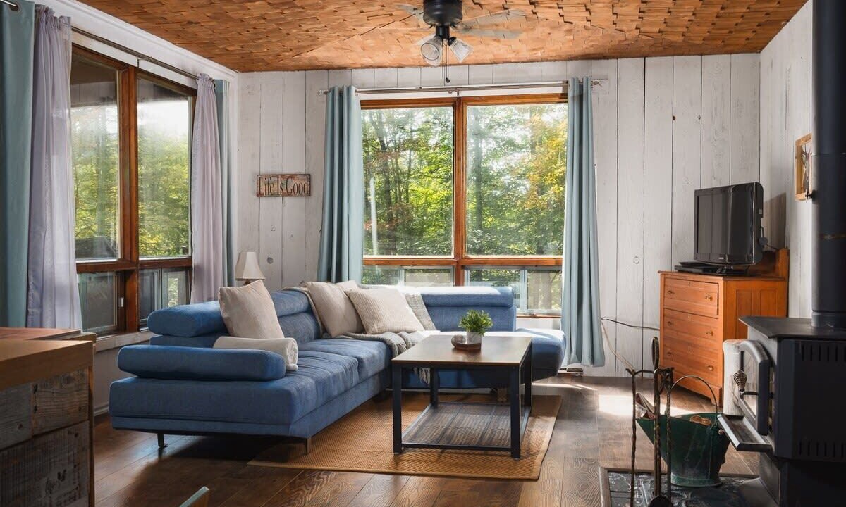 Photo of Livingroom in Chertsey