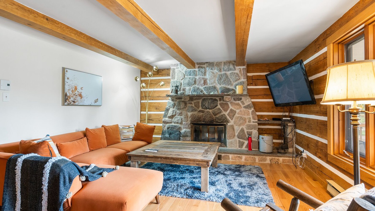 Photo of Livingroom in Amherst