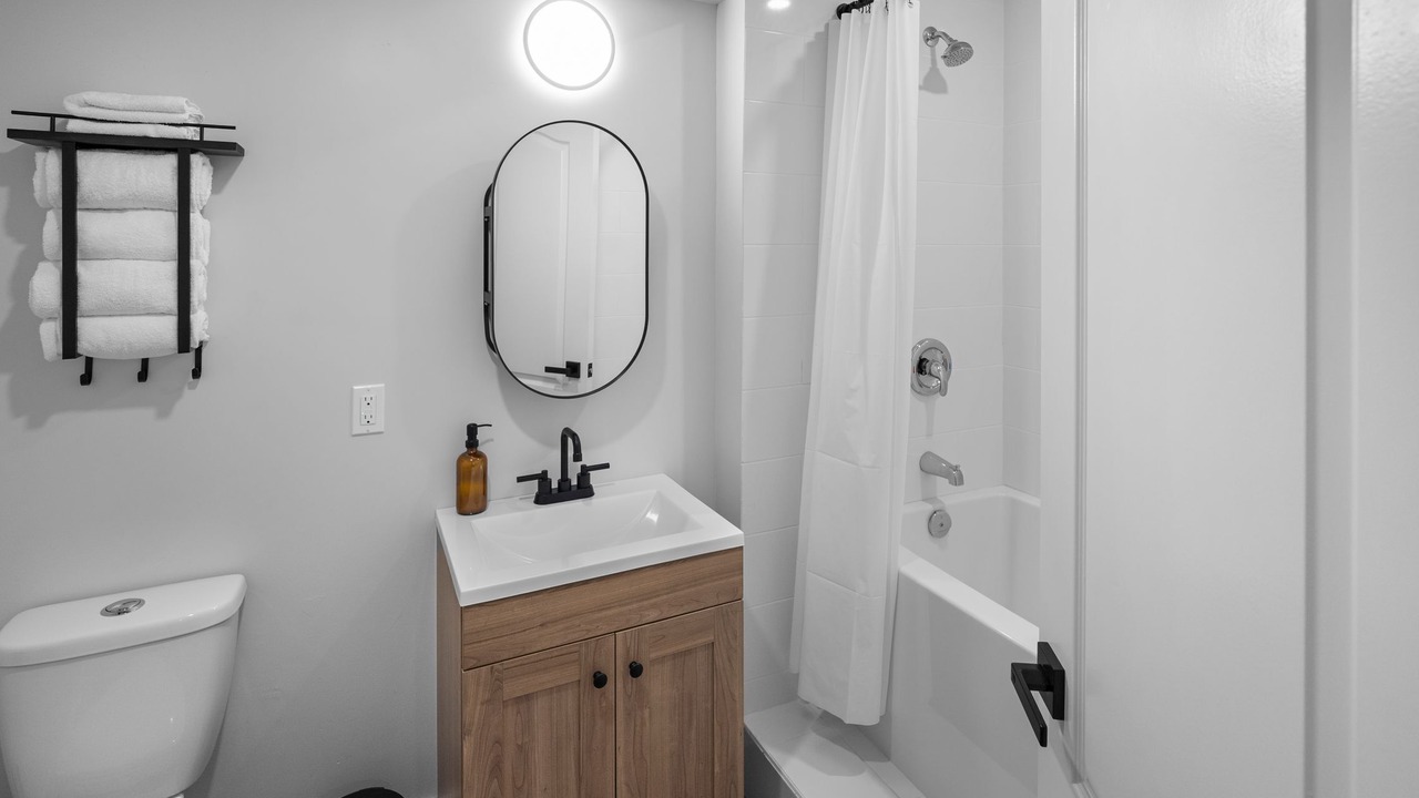 Photo of Bathroom in Lake Cowichan