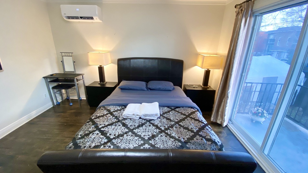 Photo of Bedroom in Cote-Des-Neiges—Notre-Dame-De-Grace