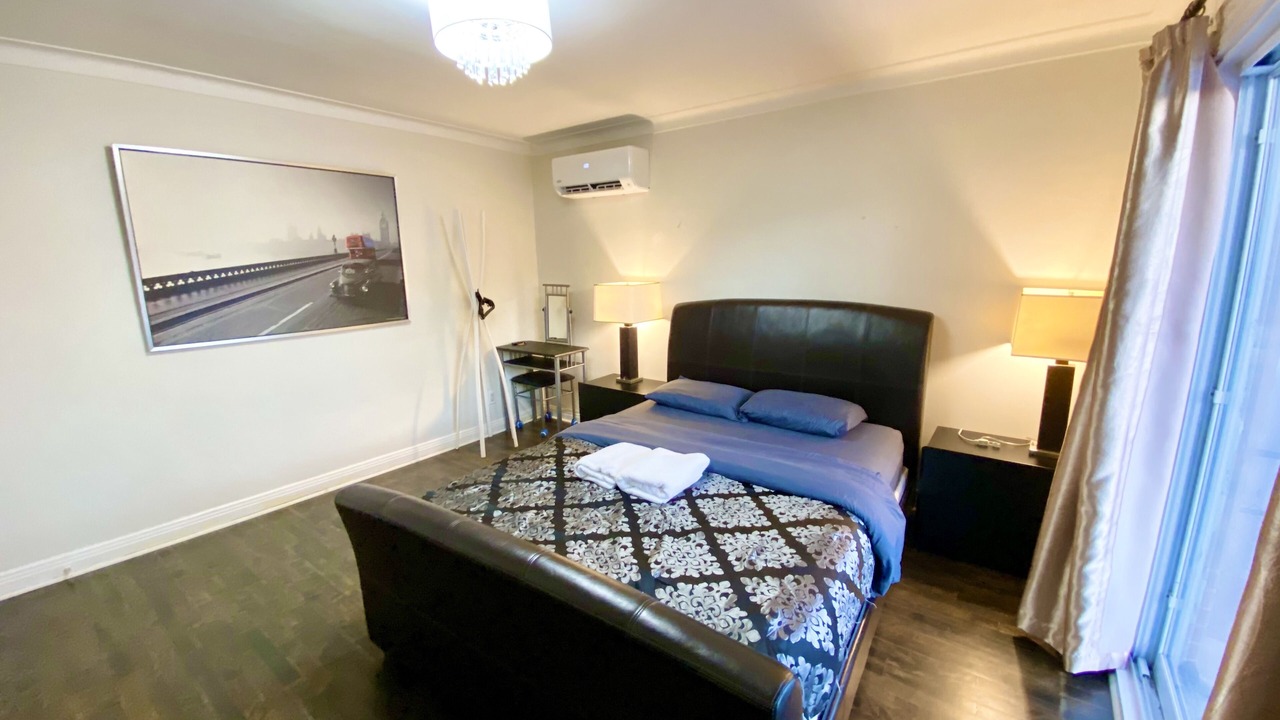 Photo of Bedroom in Cote-Des-Neiges—Notre-Dame-De-Grace